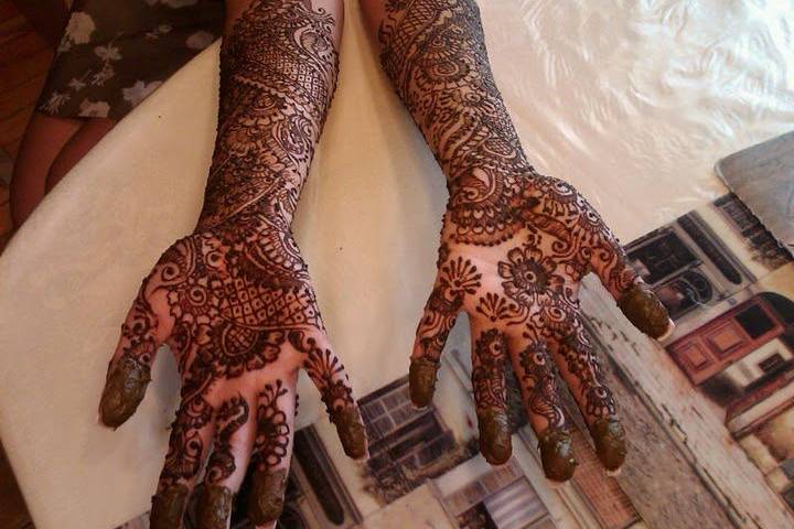 Bridal Henna Artist - Dipti Desai - Specializing in Bridal hair, make up, saree draping and Mehndi