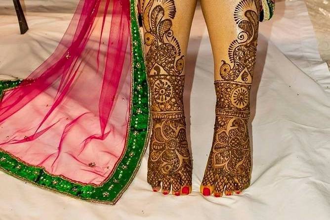 Bridal Henna Artist - Dipti Desai - Specializing in Bridal hair, make up, saree draping and Mehndi