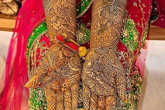 Bridal Henna Artist - Dipti Desai - Specializing in Bridal hair, make up, saree draping and Mehndi