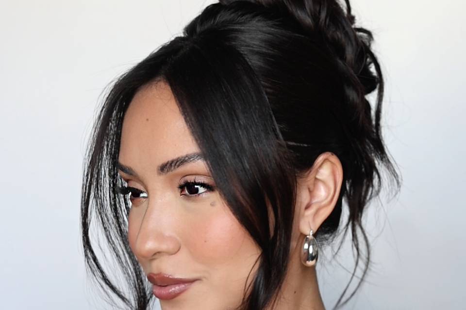 Textured vertical bun