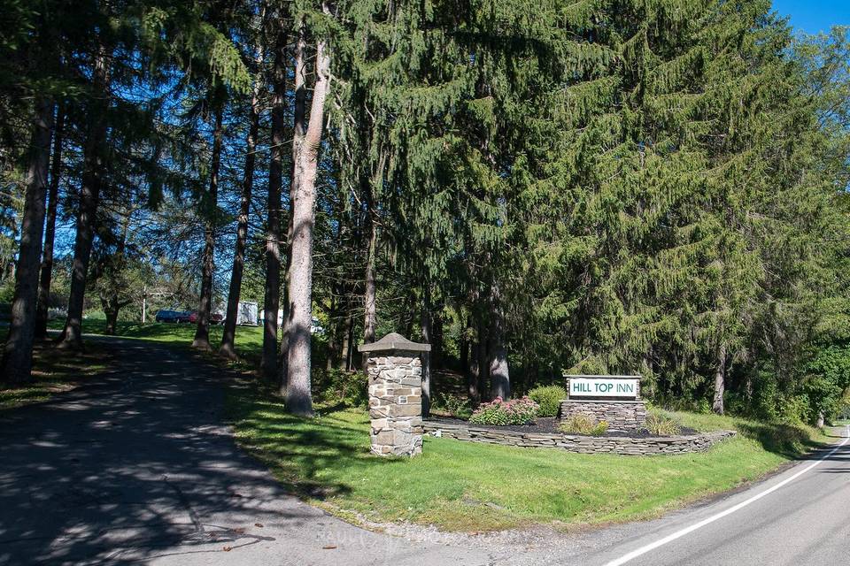 Hill Top Inn Sign