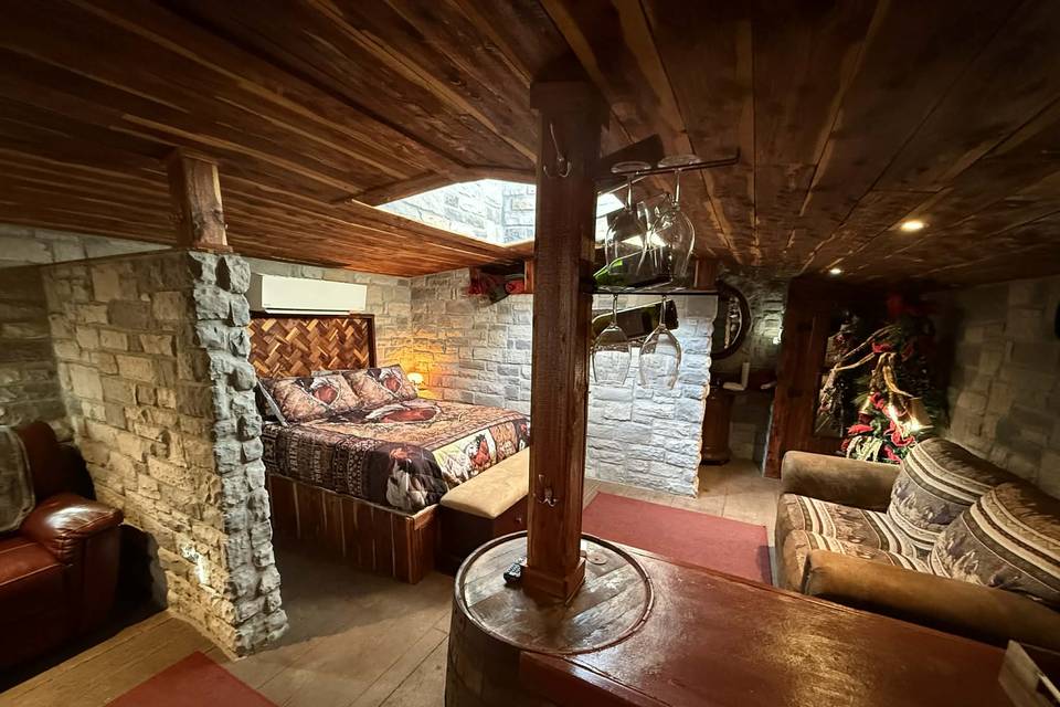 Honeymoon Suite - Stone Cottag