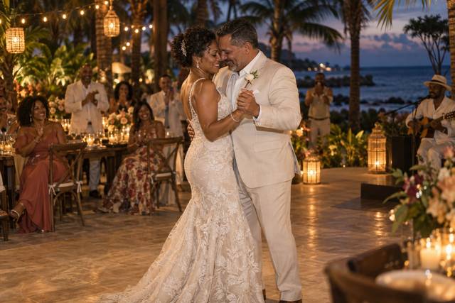 08-Dominican-Republic-Punta-Cana-first-dance.jpeg