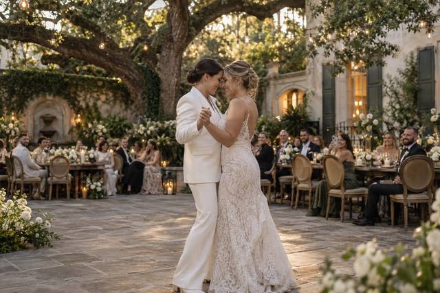 03-USA-Charleston-garden-first-dance.jpg