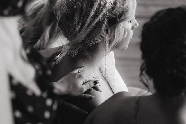 Prayer time for the bride