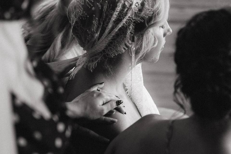 Prayer time for the bride