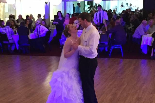 Bridal dance with lighting