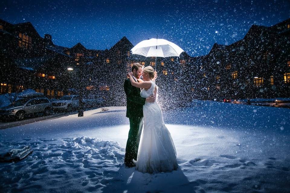 Newlyweds under the snow