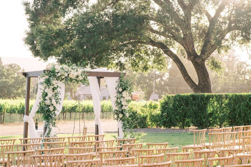 Neutral color flowers ceremony