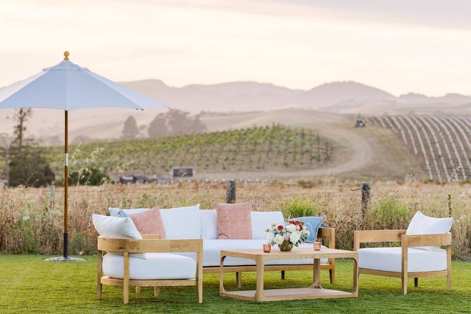 Modern outdoor lounge