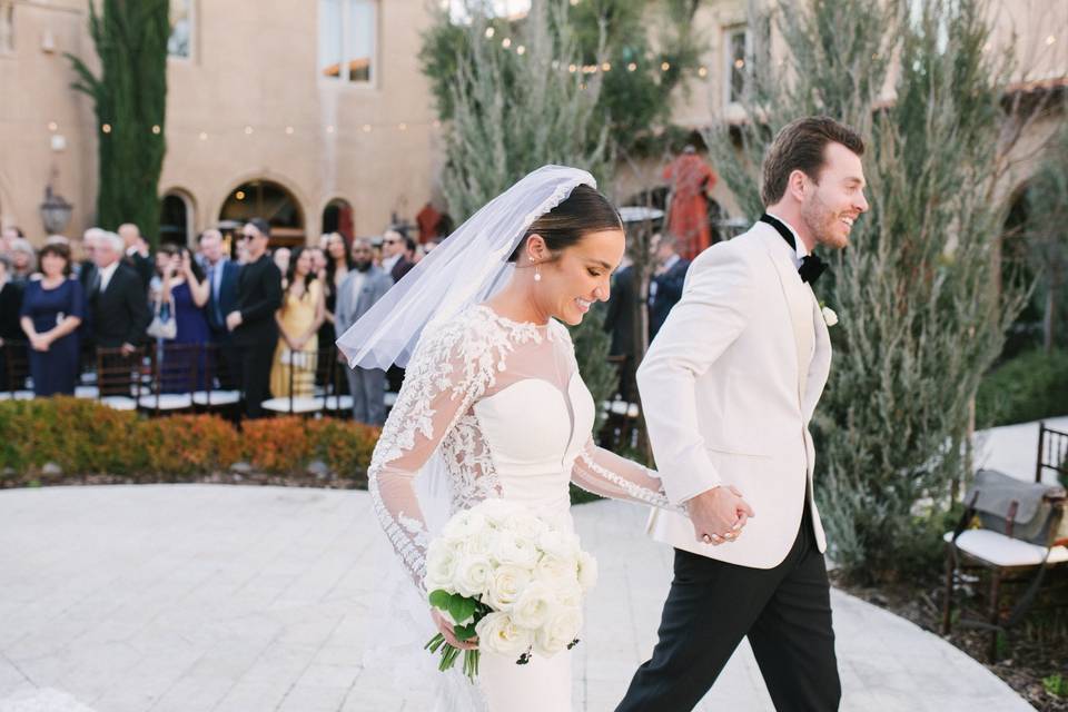 Classy bride & groom