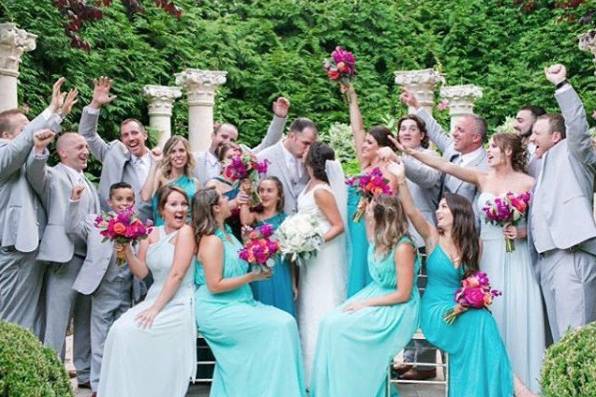 Bridesmaids styled in Bari Jay and Hayley Paige Occasions in aqua and blue