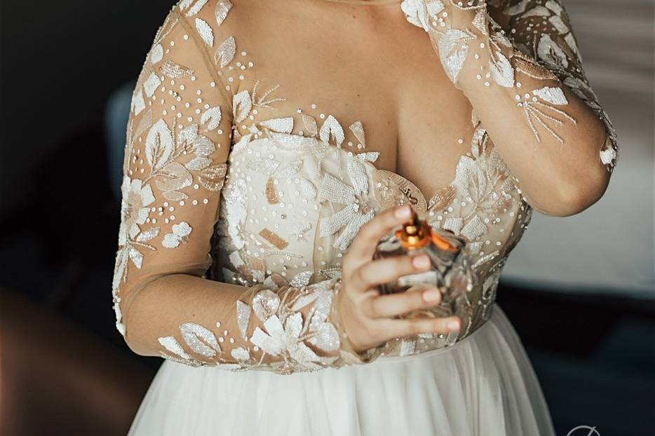 Bride in lace dress