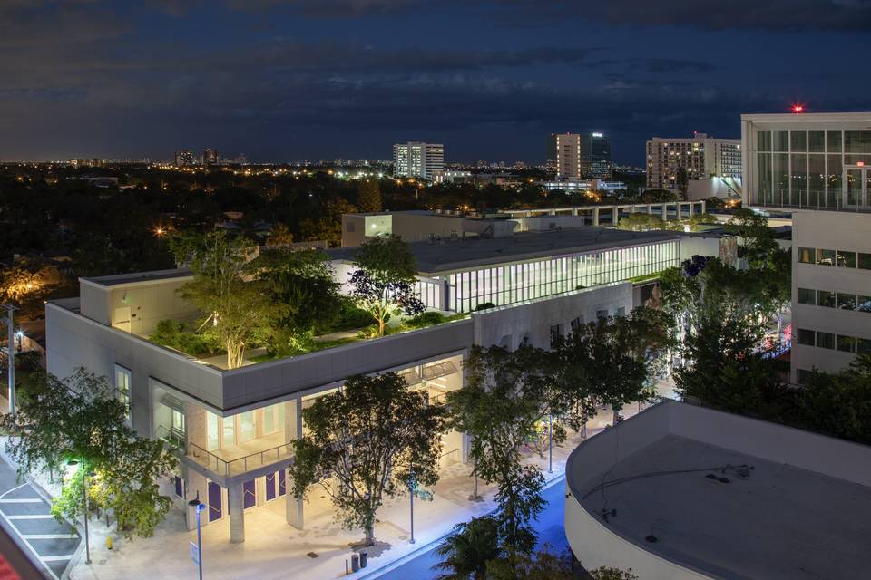 Paradise Plaza