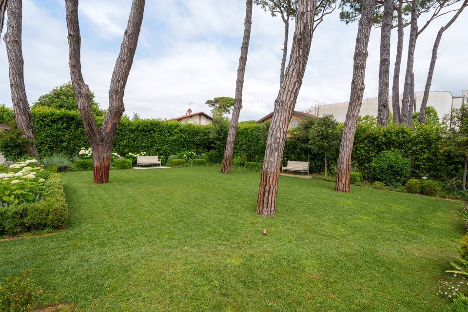 Forte dei Marmi square garden