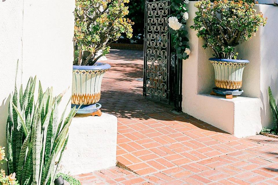 Garden gate decor