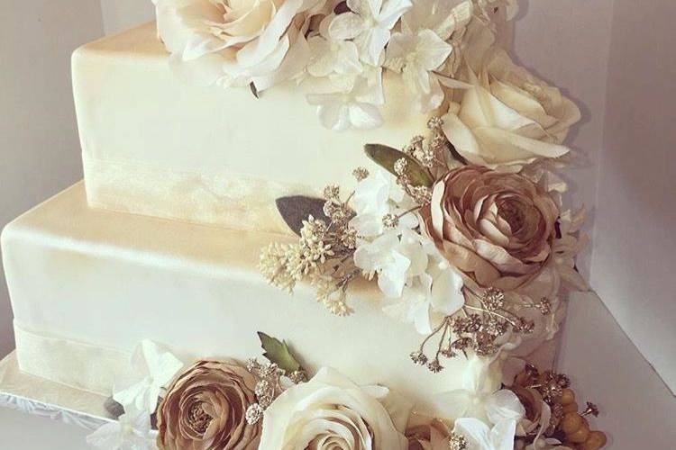 990 – Hermes Lavender – Wedding Cakes, Fresh Bakery