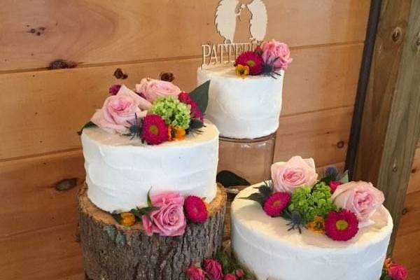 A beautiful cake set up