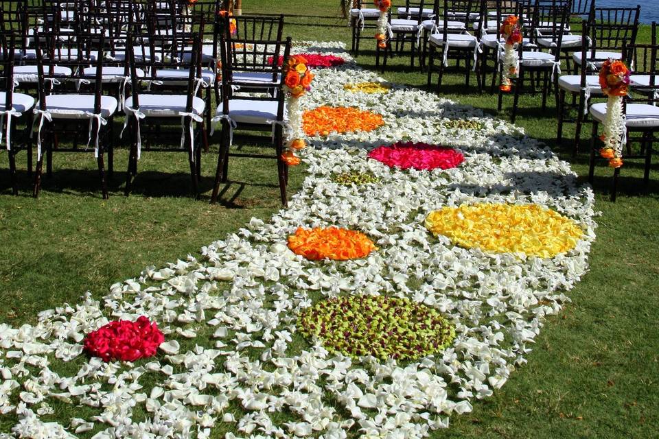 Tall vases on pedestals mark the entrance to the aisle