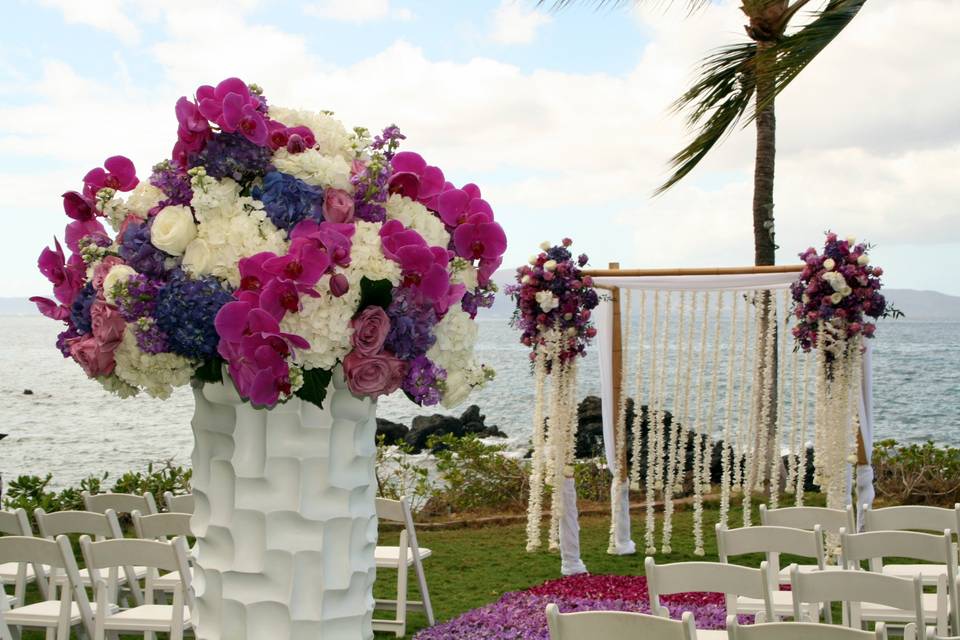 Tall vases on pedestals mark the entrance to the aisle