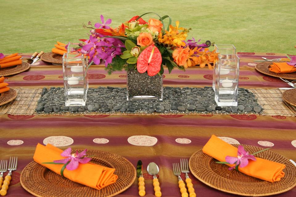 A layered tropical tablesetting