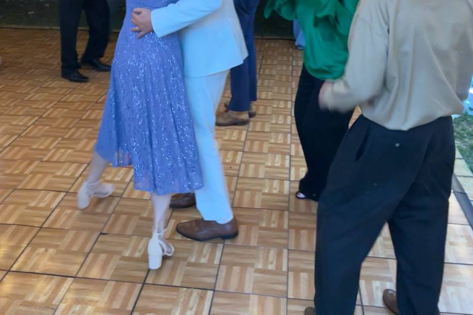 Family & Friends Dancing