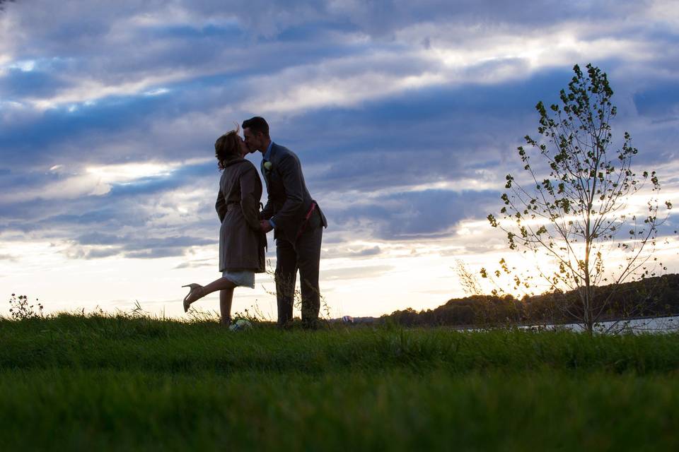 Silhouette of a kiss