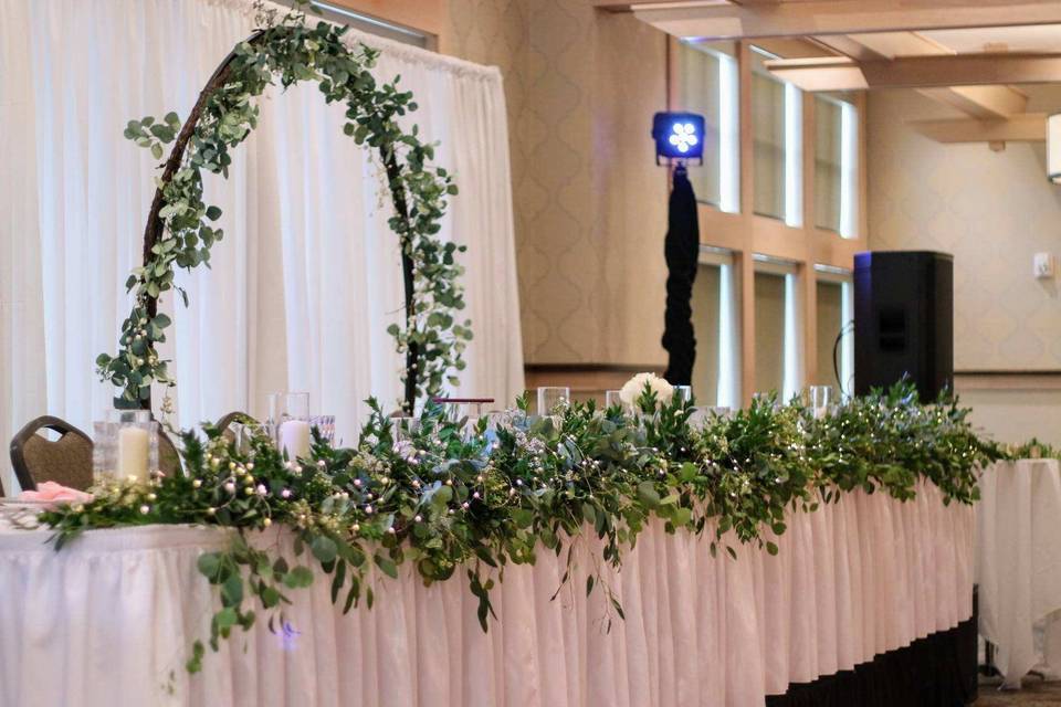 Head table greenery runner