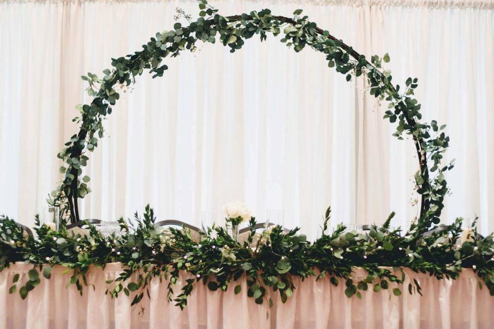 Head table greenery runner