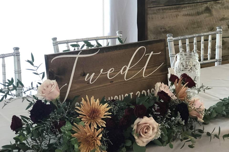 Head table arrangement