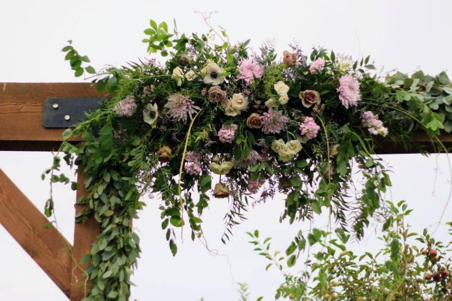 Meadow barn arch