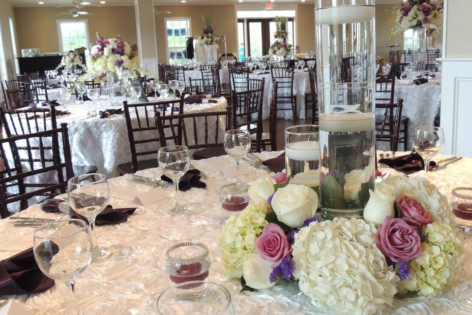 Kendall Plantation hydrangea/rose centerpiece