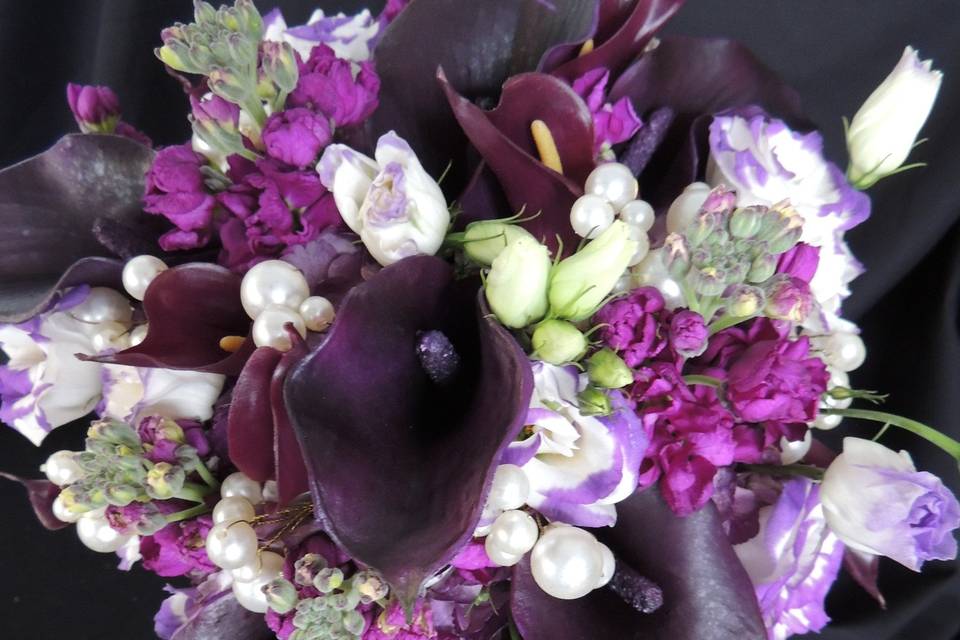 Purple mini callas, stock, lisianthus