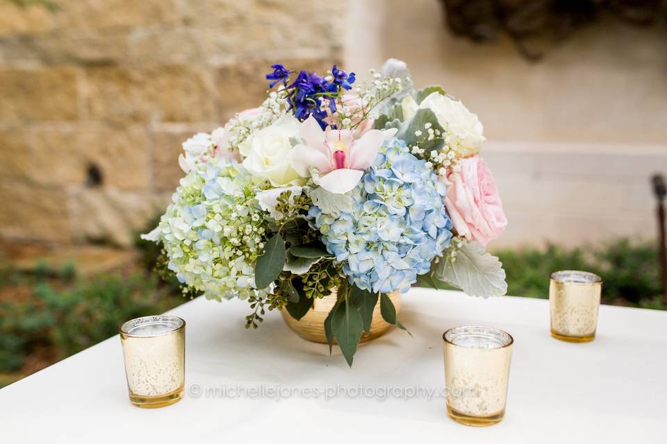 Hydrangea & Rose Centerpiece