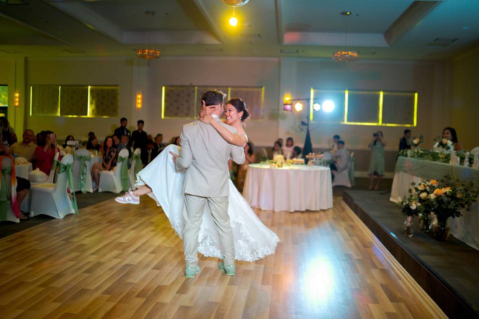 First dance lift & spin