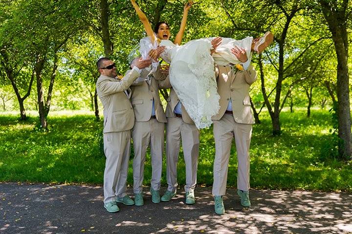 Toss a bride!