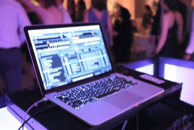 DJ laptop