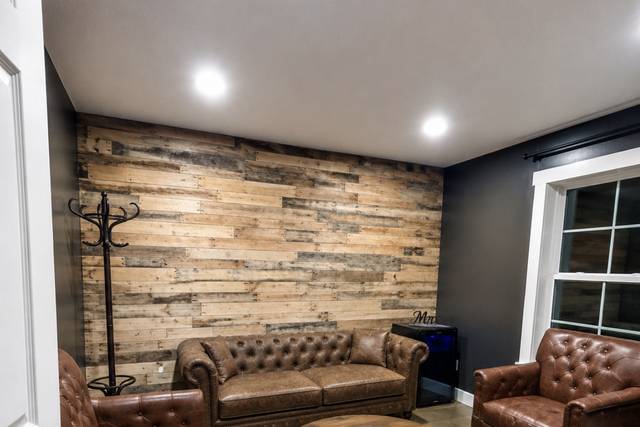 GROOMS ROOM