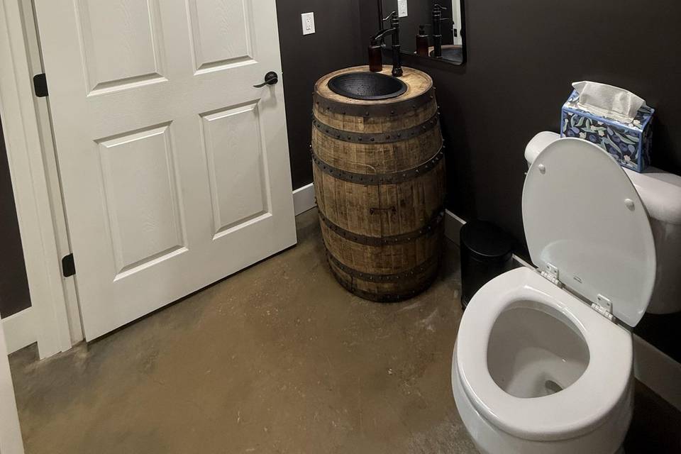 GROOMS BATHROOM/MEN'S