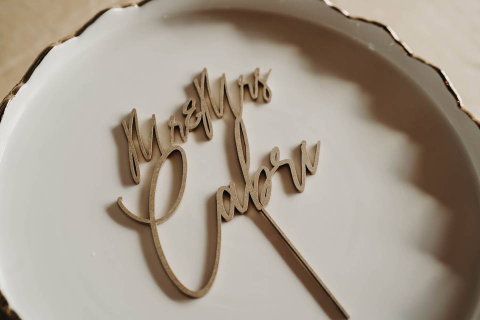 Wedding cake topper details