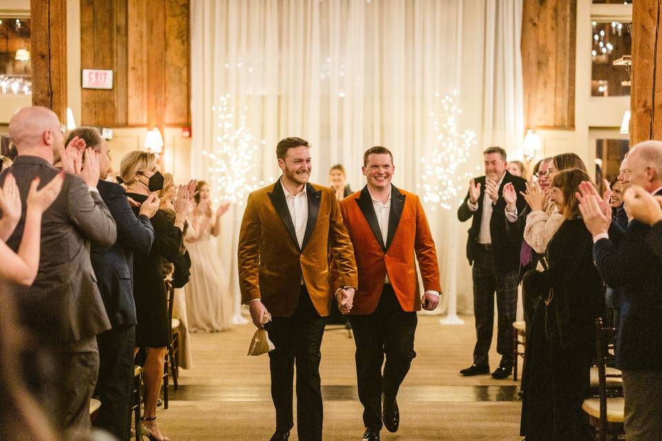 Barn indoor ceremony