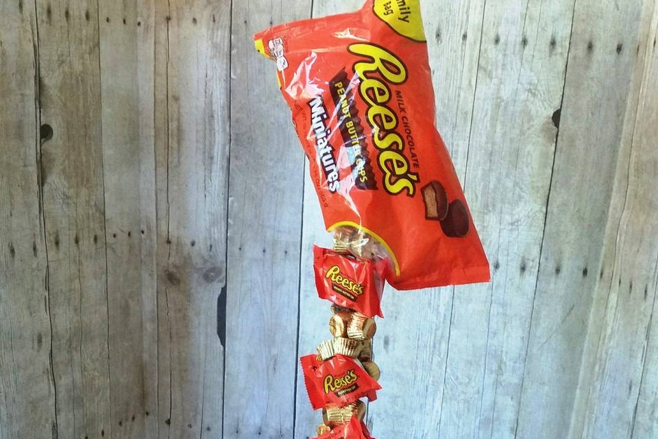 What's your favorite candy?  For our Groom Royce, it was Reese's all the way!  It was a great hit at his wedding!  So FUN!