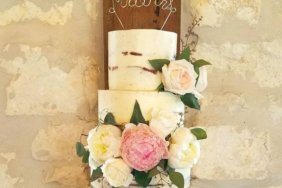 Featuring Double Barrel tiers, this Butter Cream Beauty Wedding Cake stands just over 4-feet tall! Gorgeous Fresh Florals!