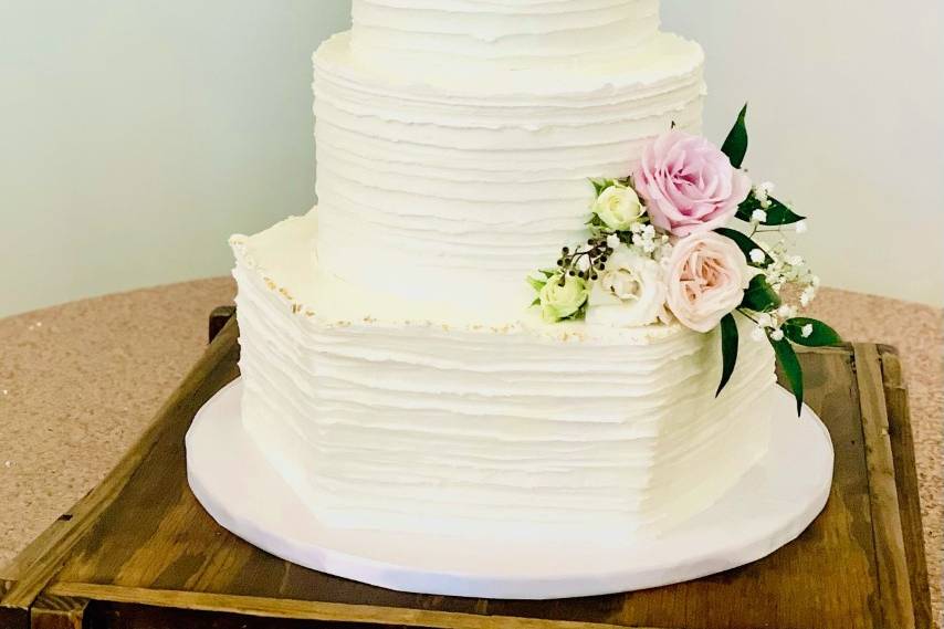 We just fell in LOVE with this square chocolate naked cake design!  And those cows... ADORABLE!