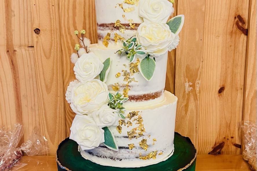 Naked Cake with emerald color