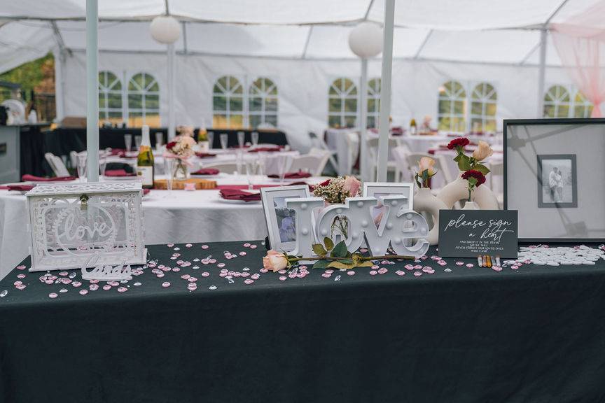 Favors table