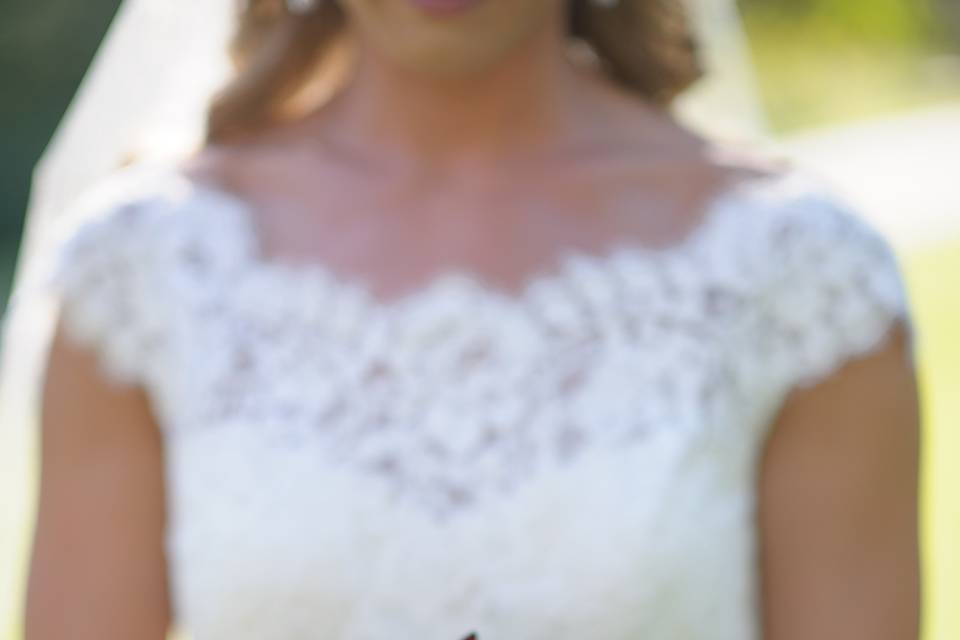 sweet fall colors for the beautiful bride!Photographer: Carrie Pellerin