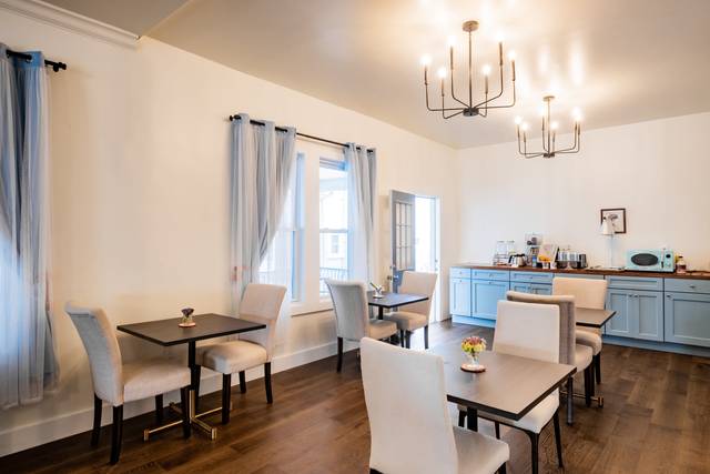 Breakfast room