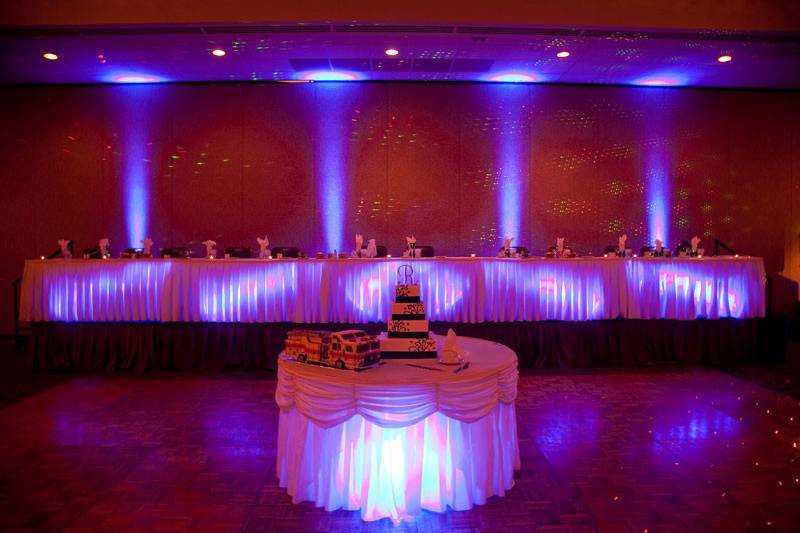 Head table and wedding cake