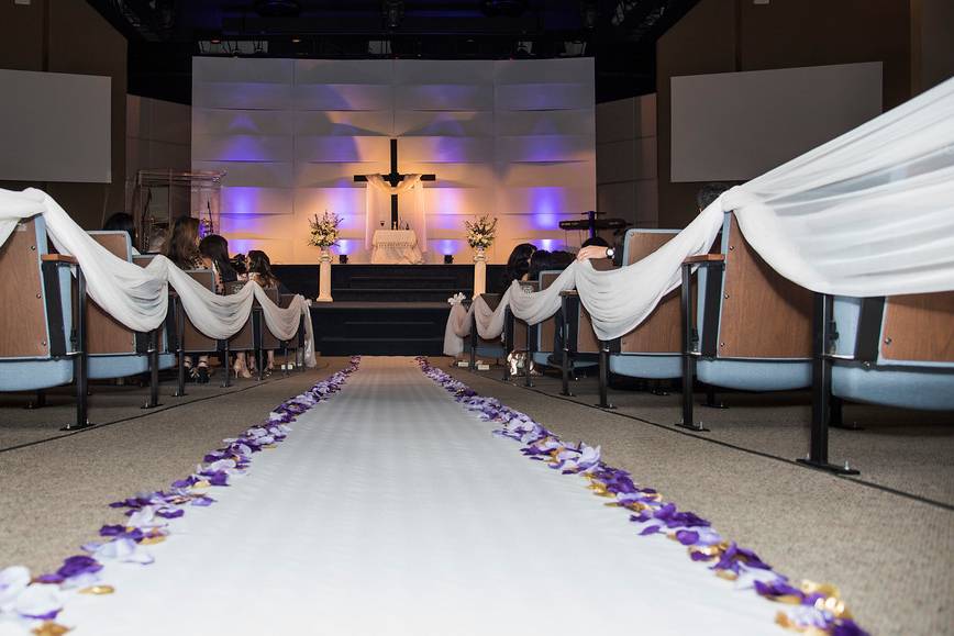 Ceremony aisle decor